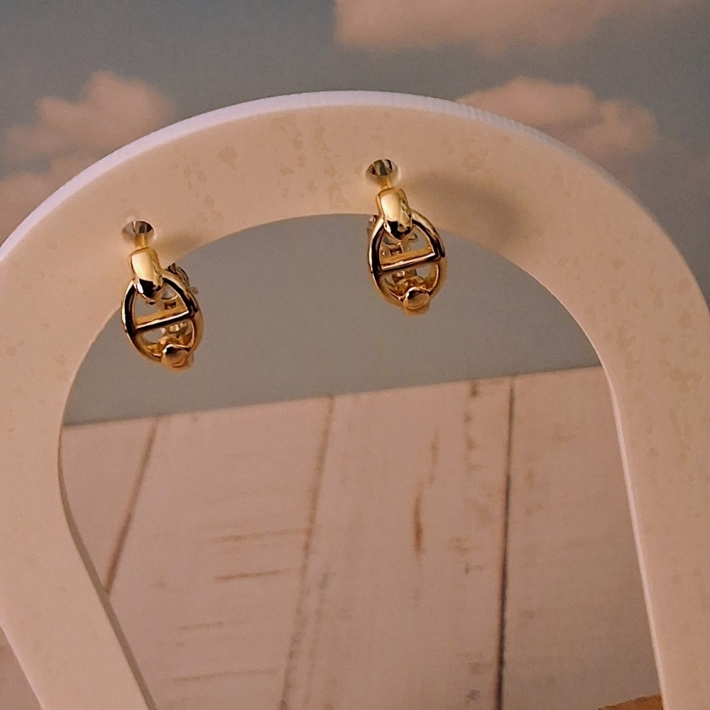 💥 Pretty Bird Roman Bit Huggie Hoops – Gold-Plated with Solitaire Sparkle